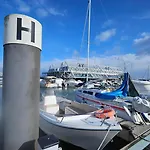 Botel Expo Barco Lancha H33 *