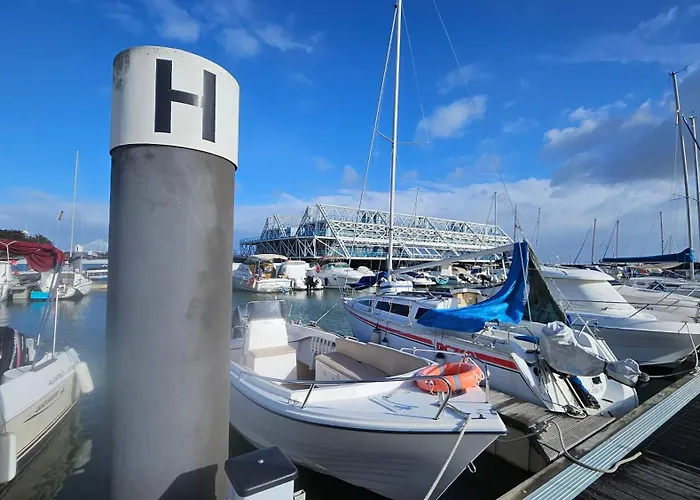 Botel Expo Barco Lancha H33 *