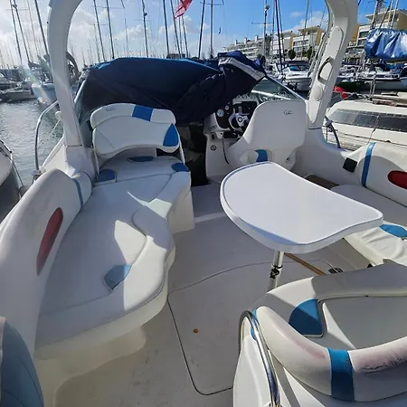船上ホテル Expo Barco Lancha H33 リスボン