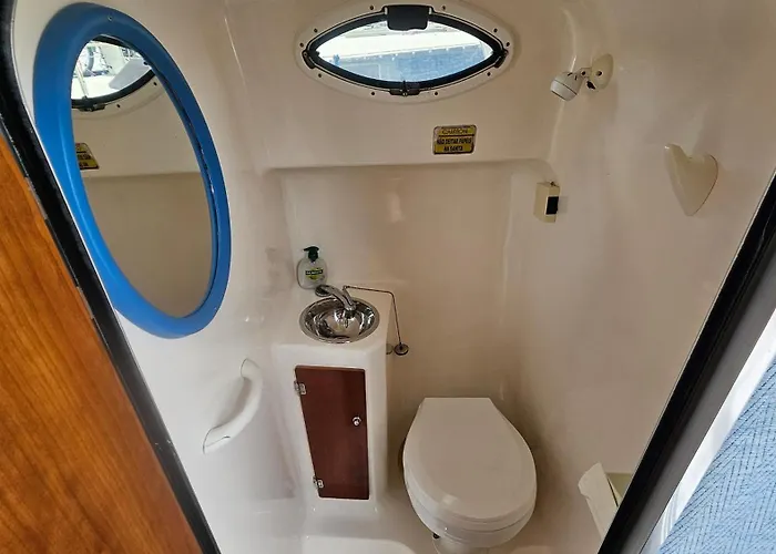 Hotel en barco Expo Barco Lancha H33